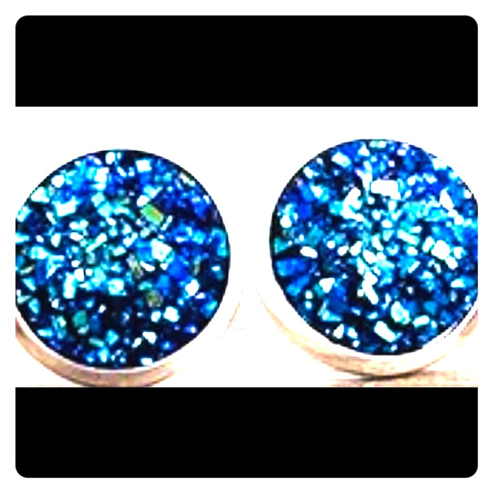 Stone Glitter Stud Earrings